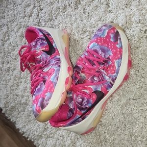 Nike Kevin Durant Kay Yow cancer fund shoe. EUC
